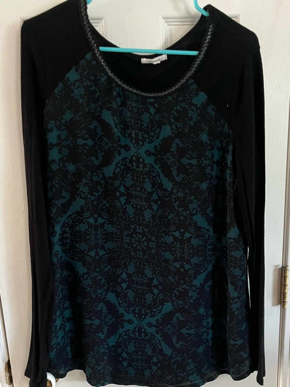 Maurices Black and Teal Long Sleeve Patterned Tee